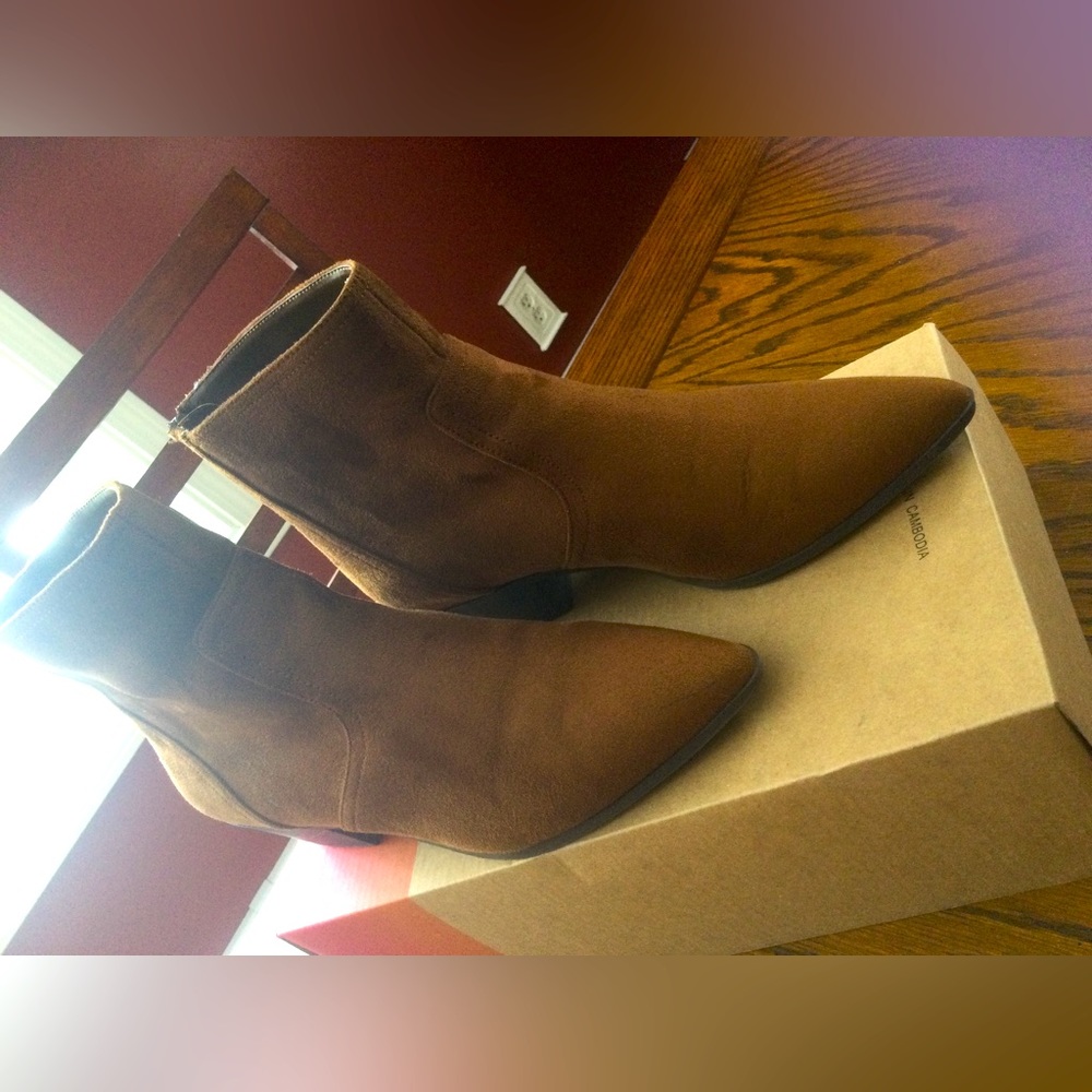 Banana Republic leather suede booties